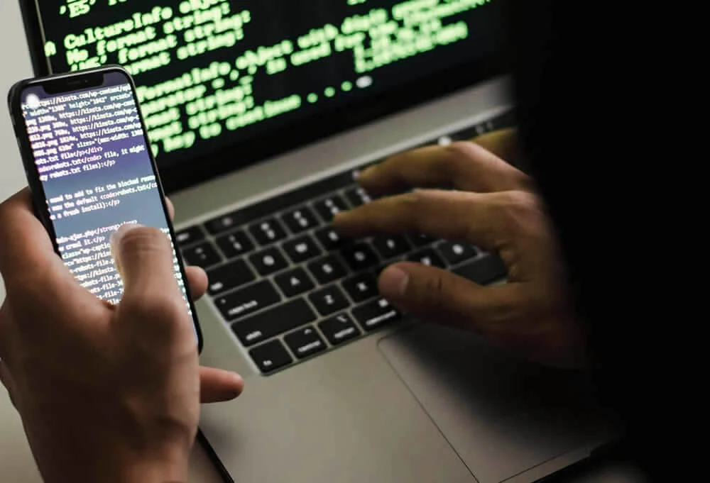 Suplantación de identidad digital en España: cómo actuar ante SIM swapping y fraudes de WhatsApp